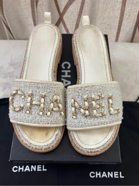 🆕 Chanel Signature chain Tweed Mules 😍